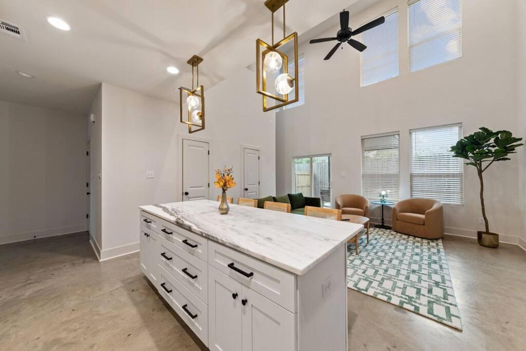 Lagniappe House Cajun Country Gem King Bed * Lafayette